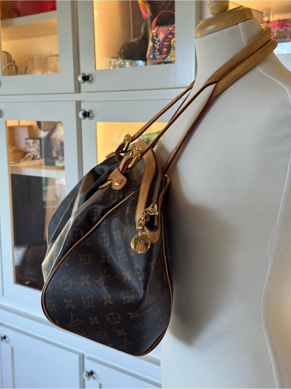 Louis Vuitton Tivoli GM Brown Monogram Canvas Tote. Authenticated. - Picture 2 of 9